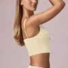 Magda Crop-Oberteil mit Schleifendetail in zitronengelben Streifen Magda Crop-Oberteil mit Schleifendetail in zitronengelben Streifen