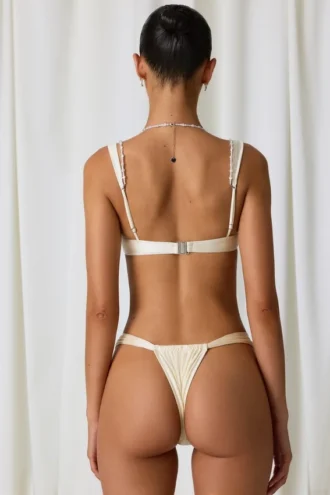 Mahina Bikinihosen mit Rüschen in Pearl White