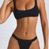 Malibu Bikini-Oberteil mit Rundhalsausschnitt in Schwarz