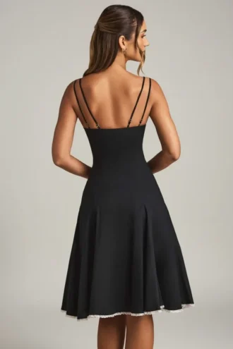 Mallory A-Linien-Midi-Kleid mit Schleifendetail in Schwarz