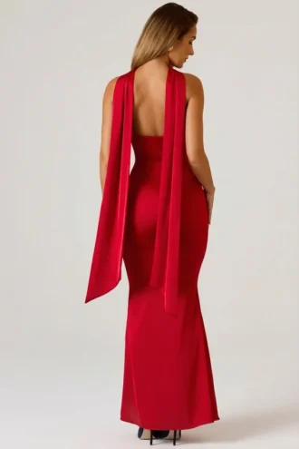Mandi trägerloses Abendkleid mit Schaldetail in Scharlachrot