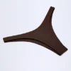 Manea Cheeky-Bikinihose mit hohem Beinausschnitt in Dark Chocolate