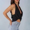 Maraya Deep Plunge Neckholder-Oberteil in Schwarz Maraya Deep Plunge Neckholder-Oberteil in Schwarz