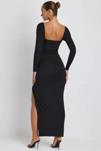 Marcela Modal-Maxikleid mit tiefem Ausschnitt und langen Ärmeln in Schwarz
