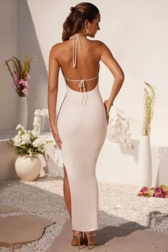 Mariposa Plunge-Kleid mit Wasserfallausschnitt und bodenlangem Schnitt in Elfenbein
