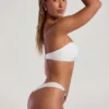 Praslin Bandeau-Bikinioberteil mit Perlenverzierung in Elfenbein Praslin Bandeau-Bikinioberteil mit Perlenverzierung in Elfenbein