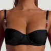 Maui Cheeky-Bikinihose mit breiten Trägern und Perlenverzierung in Schwarz Maui Cheeky-Bikinihose mit breiten Trägern und Perlenverzierung in Schwarz