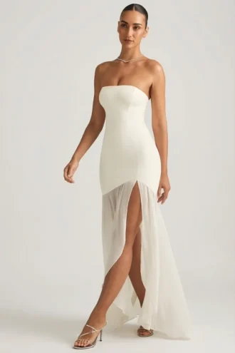 Melina Asymmetrisches, trägerloses Fishtail-Maxikleid in Elfenbein