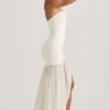 Melina Asymmetrisches, trägerloses Fishtail-Maxikleid in Elfenbein
