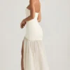 Melina Asymmetrisches, trägerloses Fishtail-Maxikleid in Elfenbein