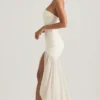 Melina Asymmetrisches, trägerloses Fishtail-Maxikleid in Elfenbein