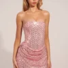 Mellie – Verziertes, drapiertes, trägerloses A-Linien-Minikleid in Blush Pink