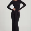 Mericia Maxikleid aus weichem Jersey mit U-Boot-Ausschnitt und gerafftem Saum in Schwarz Mericia Maxikleid aus weichem Jersey mit U-Boot-Ausschnitt und gerafftem Saum in Schwarz