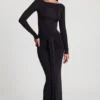 Mericia Maxikleid aus weichem Jersey mit U-Boot-Ausschnitt und gerafftem Saum in Schwarz Mericia Maxikleid aus weichem Jersey mit U-Boot-Ausschnitt und gerafftem Saum in Schwarz