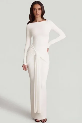 Mericia Maxikleid aus weichem Jersey mit U-Boot-Ausschnitt und gerafftem Saum in Weiß