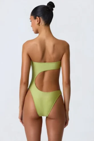 Miami Bandeau-Badeanzug mit Perlenverzierung und Cut-outs in Birnengrün