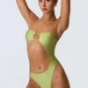 Miami Bandeau-Badeanzug mit Perlenverzierung und Cut-outs in Birnengrün Miami Bandeau-Badeanzug mit Perlenverzierung und Cut-outs in Birnengrün