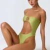 Miami Bandeau-Badeanzug mit Perlenverzierung und Cut-outs in Birnengrün Miami Bandeau-Badeanzug mit Perlenverzierung und Cut-outs in Birnengrün