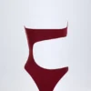Miami Bandeau-Badeanzug mit Perlenverzierung und Cut-outs in Dark Cherry Miami Bandeau-Badeanzug mit Perlenverzierung und Cut-outs in Dark Cherry