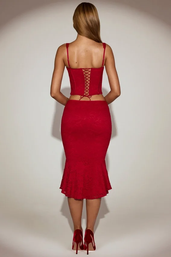 Midi-Rock aus korallenfarbener Spitze mit mittlerer Leibhöhe und ausgestellter Silhouette in True Red Midi-Rock aus korallenfarbener Spitze mit mittlerer Leibhöhe und ausgestellter Silhouette in True Red
