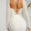 Milan Langarm-Minikleid mit Verzierungen in Elfenbein Milan Langarm-Minikleid mit Verzierungen in Elfenbein