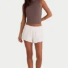 Mini-Shorts aus gebürstetem Jersey mit Gummizug in Ecru Mini-Shorts aus gebürstetem Jersey mit Gummizug in Ecru