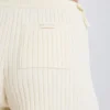 Mini-Shorts aus geripptem Strick mit Bindeband in Creme
