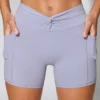 Mini-Shorts mit gedrehtem Bund und Taschen in Periwinkle Mini-Shorts mit gedrehtem Bund und Taschen in Periwinkle