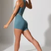 Mini-Shorts mit gedrehtem Bund und Taschen in Steinblau Mini-Shorts mit gedrehtem Bund und Taschen in Steinblau