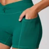 Mini-Shorts mit gedrehter Taille und Taschen in Blaugrün Mini-Shorts mit gedrehter Taille und Taschen in Blaugrün