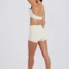 Mini-Shorts mit hoher Taille in Creme