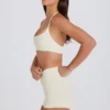 Mini-Shorts mit hoher Taille in Creme