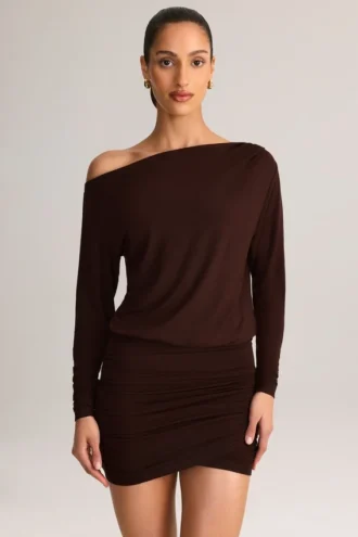 Mira Modal-Minikleid mit schulterfreiem Ausschnitt in Schokoladenbraun