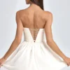 Mirabelle Bandeau-Minikleid mit Blumenapplikationen in Elfenbein Mirabelle Bandeau-Minikleid mit Blumenapplikationen in Elfenbein