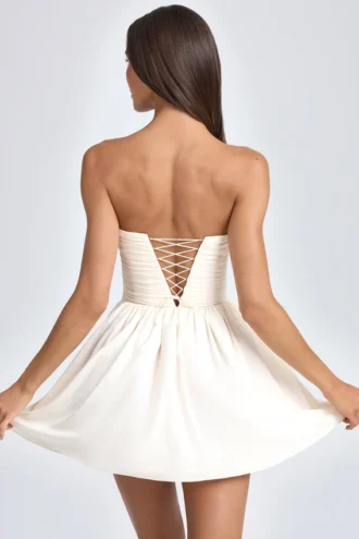 Mirabelle Bandeau-Minikleid mit Blumenapplikationen in Elfenbein