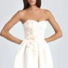 Mirabelle Bandeau-Minikleid mit Blumenapplikationen in Elfenbein Mirabelle Bandeau-Minikleid mit Blumenapplikationen in Elfenbein