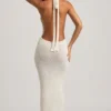 Mirri Bouclé-Maxikleid mit Neckholder in Weiß Mirri Bouclé-Maxikleid mit Neckholder in Weiß