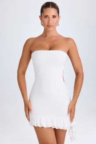 Misa Bandeau-Minikleid mit Rüschenbesatz und Cut-outs in Weiß