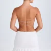 Misa Bandeau-Minikleid mit Rüschenbesatz und Cut-outs in Weiß