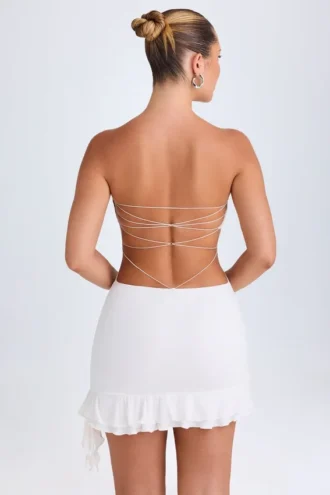 Misa Bandeau-Minikleid mit Rüschenbesatz und Cut-outs in Weiß