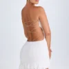 Misa Bandeau-Minikleid mit Rüschenbesatz und Cut-outs in Weiß