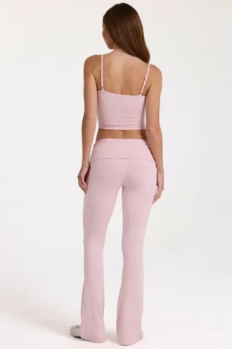 Modal-Hose mit mittlerer Leibhöhe und ausgestelltem Bein in Blush