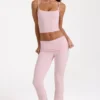 Modal-Hose mit mittlerer Leibhöhe und ausgestelltem Bein in Blush Modal-Hose mit mittlerer Leibhöhe und ausgestelltem Bein in Blush