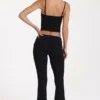 Modal-Hose mit mittlerer Leibhöhe und ausgestelltem Bein in Schwarz Modal-Hose mit mittlerer Leibhöhe und ausgestelltem Bein in Schwarz
