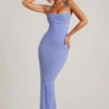 Monte Carlo Maxikleid mit verziertem Wasserfallausschnitt in Puderblau Monte Carlo Maxikleid mit verziertem Wasserfallausschnitt in Puderblau