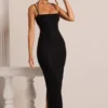 Monte Carlo Maxikleid mit verziertem Wasserfallausschnitt in Schwarz Monte Carlo Maxikleid mit verziertem Wasserfallausschnitt in Schwarz