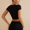 Myaree Crop-Top mit Flügelärmeln in Schwarz Myaree Crop-Top mit Flügelärmeln in Schwarz
