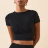Myaree Crop-Top mit Flügelärmeln in Schwarz Myaree Crop-Top mit Flügelärmeln in Schwarz