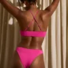 Mykonos Bikini-Oberteil mit Schlüsselloch-Detail in Fuchsia Mykonos Bikini-Oberteil mit Schlüsselloch-Detail in Fuchsia