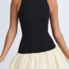Nabila Modal-Minikleid mit Rollkragen, tiefem Taillenbund und ausgestellter Säume in Schwarz